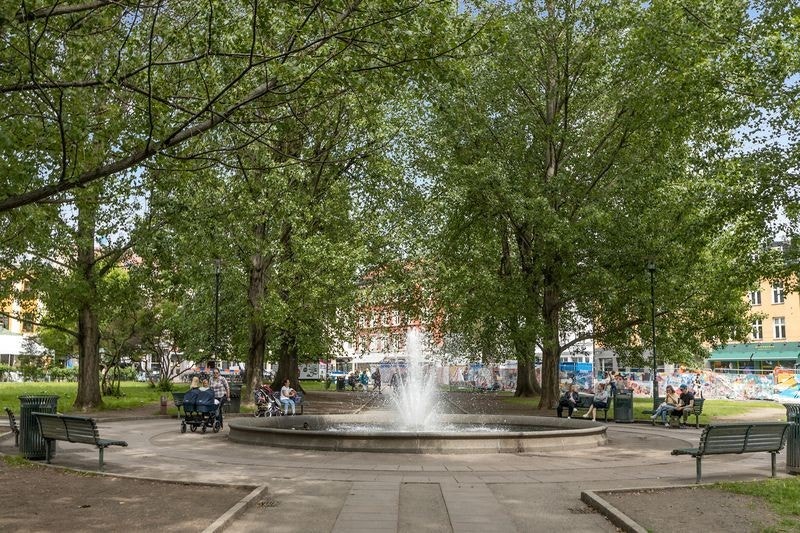 Olaf Ryes plass rett i nærheten med et bredt utvalg av butikker, restauranter og kafeer. Galleribilde