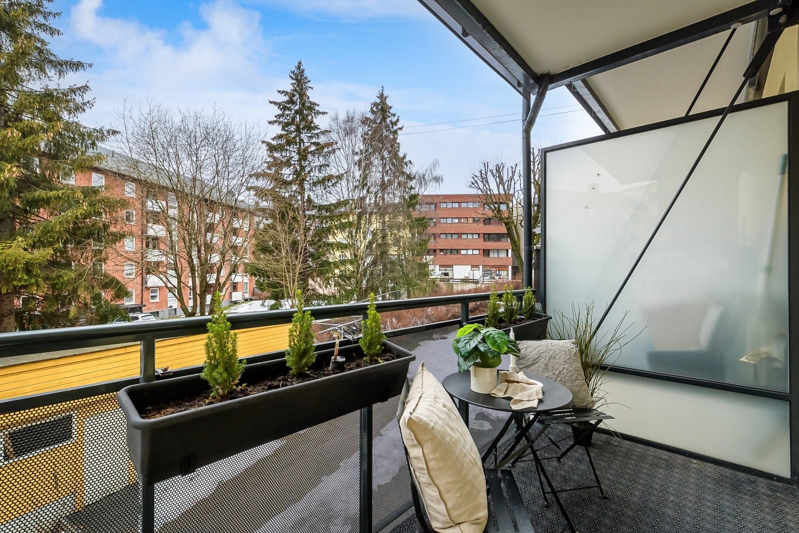 Her er det god plass til å innrede med ønsket møblement og nyte varme sommerdager og lune høstkvelder. Galleribilde