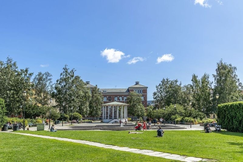 I Birkelunden arrangeres det jevnlig markeder og ulike kulturaktiviteter. Galleribilde