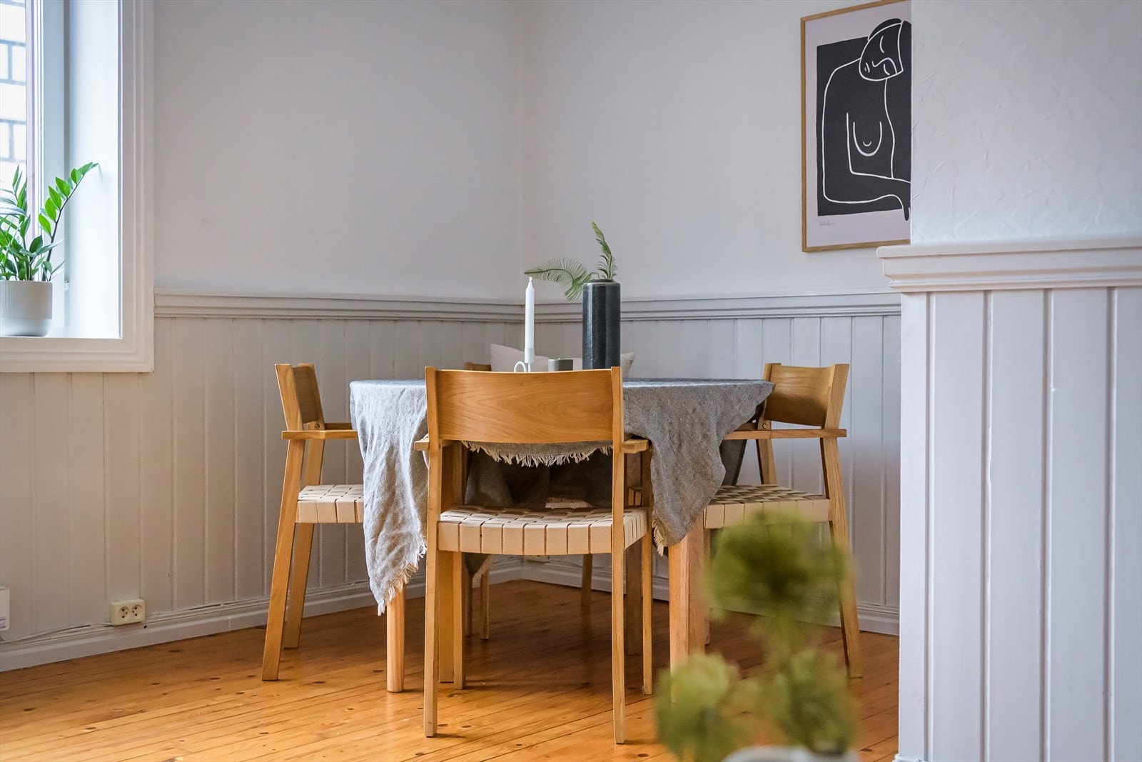 Det er videre plass til et spisebord hvor en bedre middag kan nytes sammen med det inviterte selskapet. Galleribilde