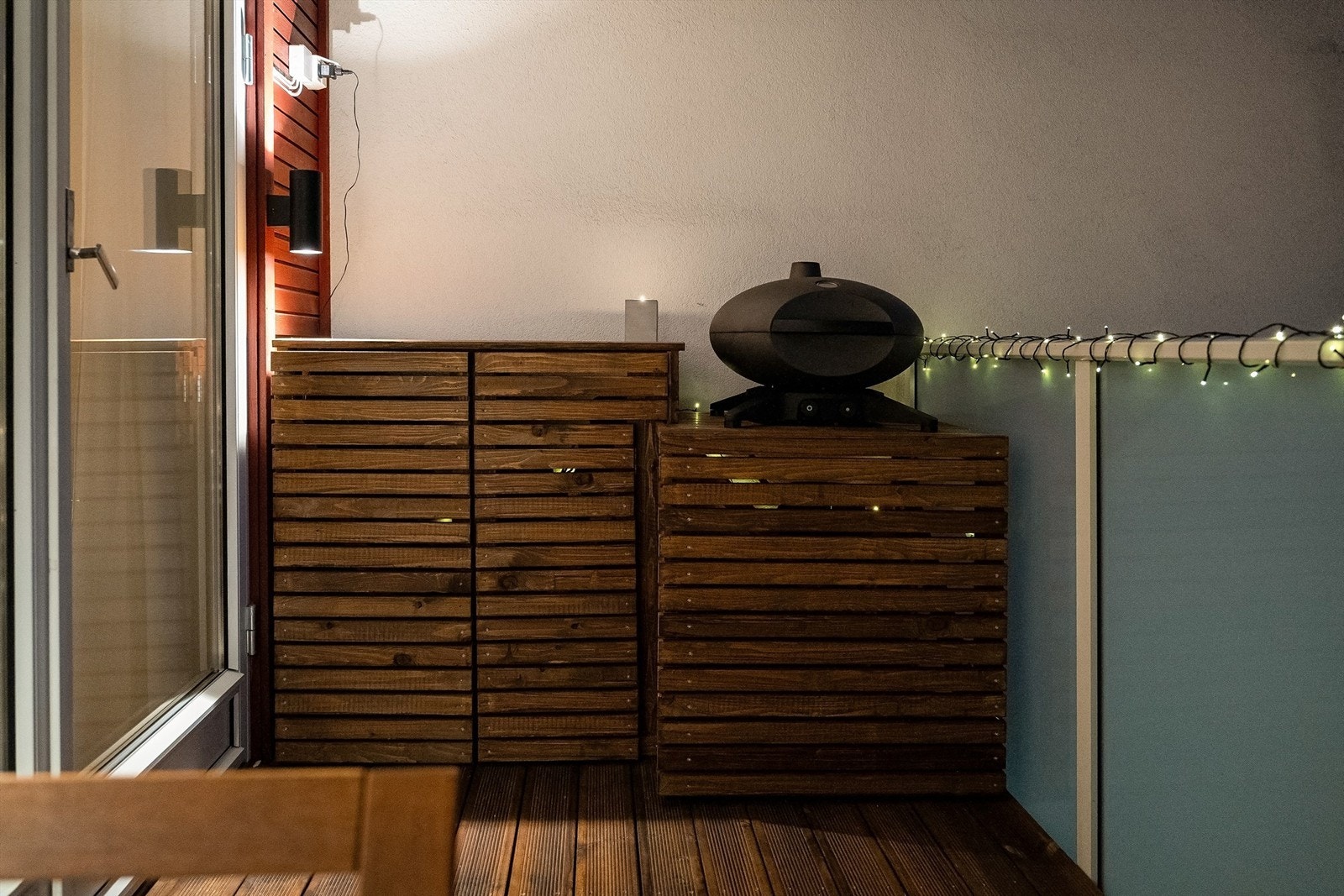 Det er montert praktiske lys og stikkontakt på balkongen. Galleribilde