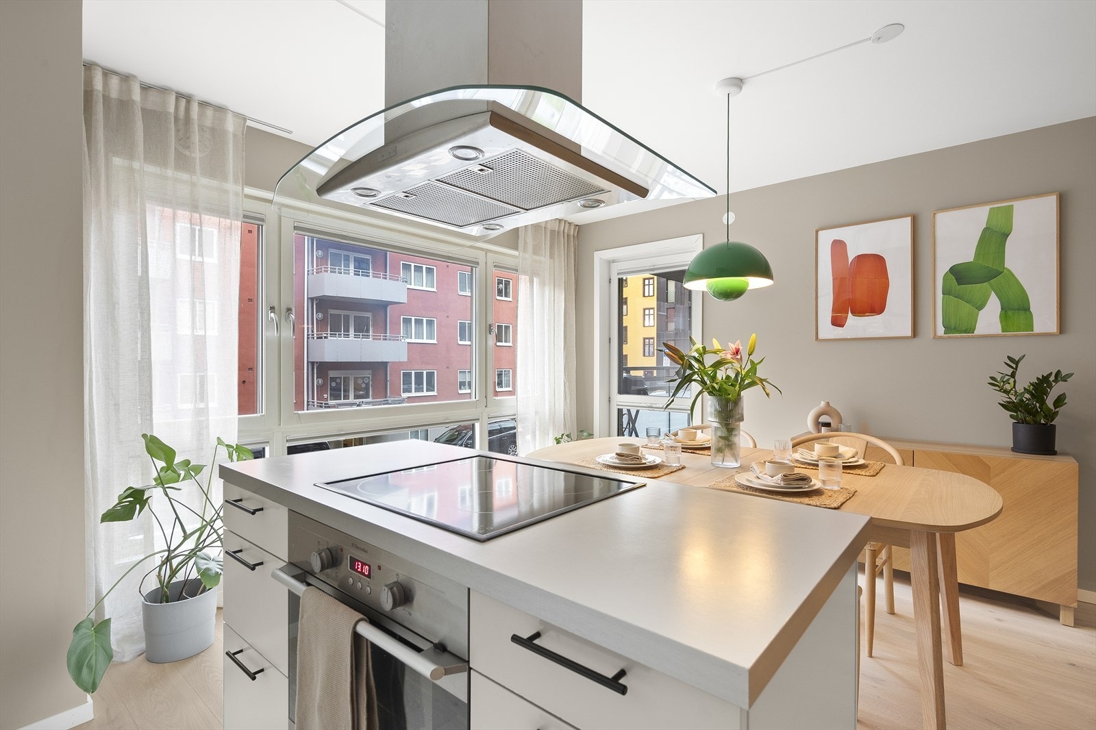 Øya tilbyr også god oppbevaringsplass. Galleribilde