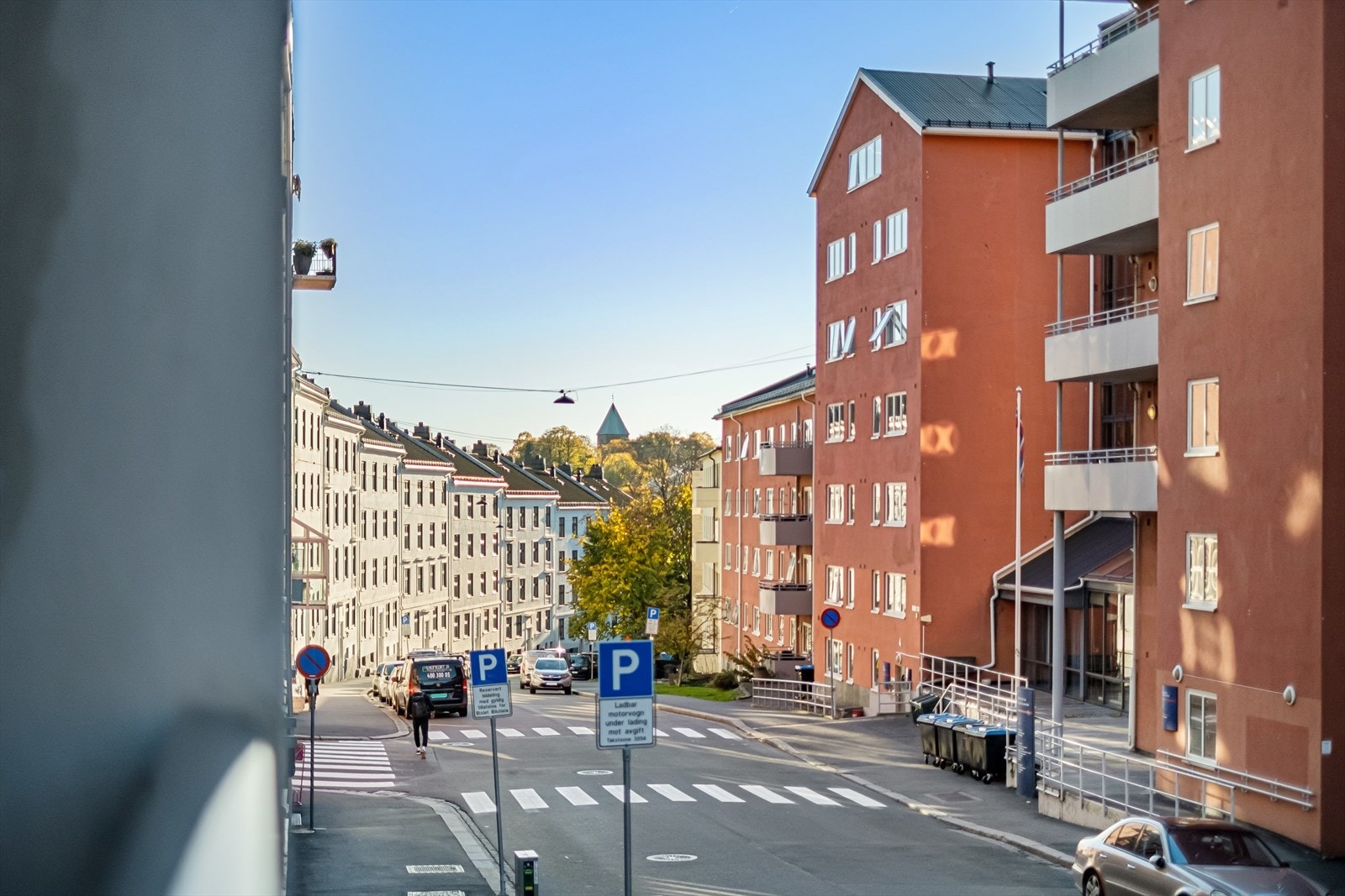 Utsikt fra balkong - Retning Alexander Kiellands plass. Galleribilde