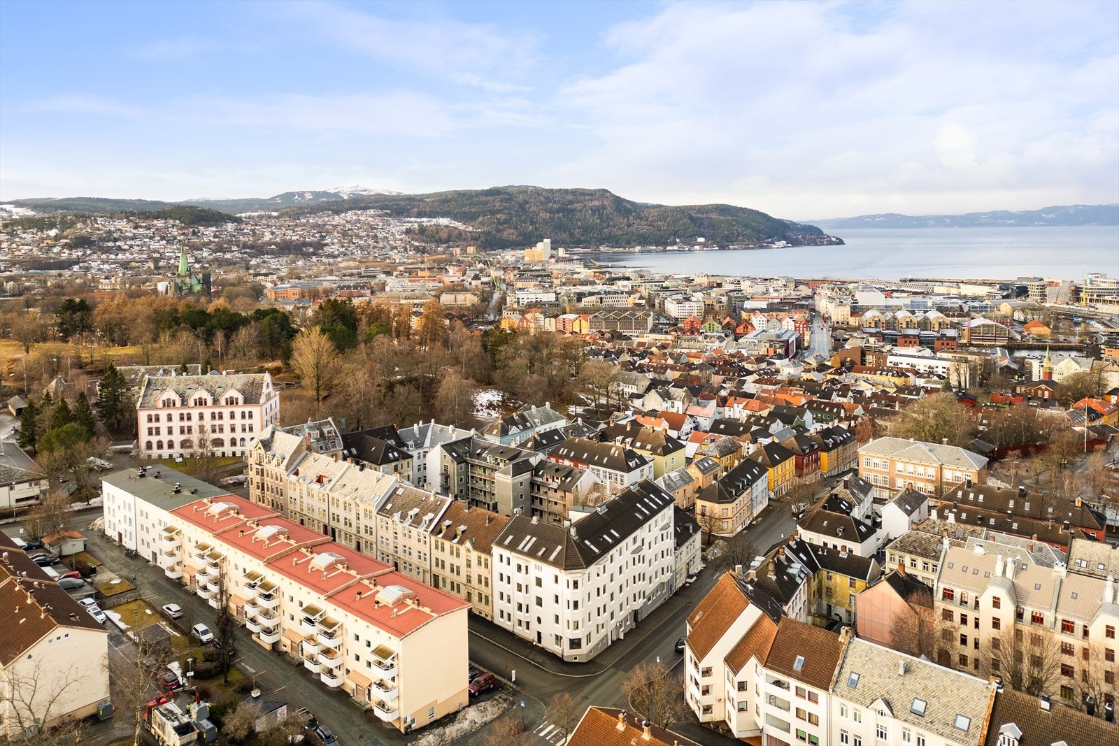 Det medfølger i tillegg 2 stk boder på hhv. 6m² og 7m² til leiligheten. Galleribilde