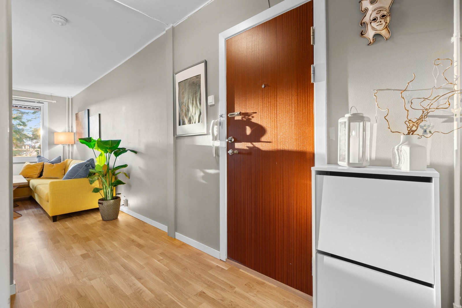 Velkommen inn i en lys og pen leilighet med god, gjennomgående planløsning og moderne standard. Galleribilde