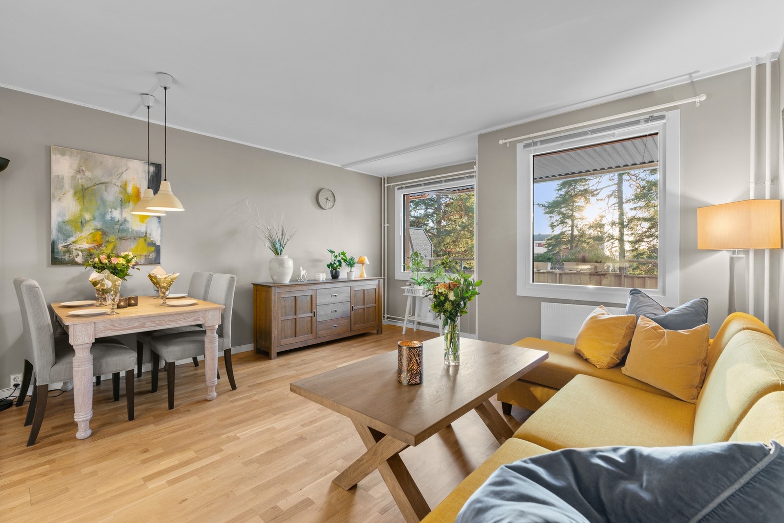 Kampheimveien 24B er en pen 2-roms, med moderne standard og gjennomgående planløsning i andre etasje. Galleribilde