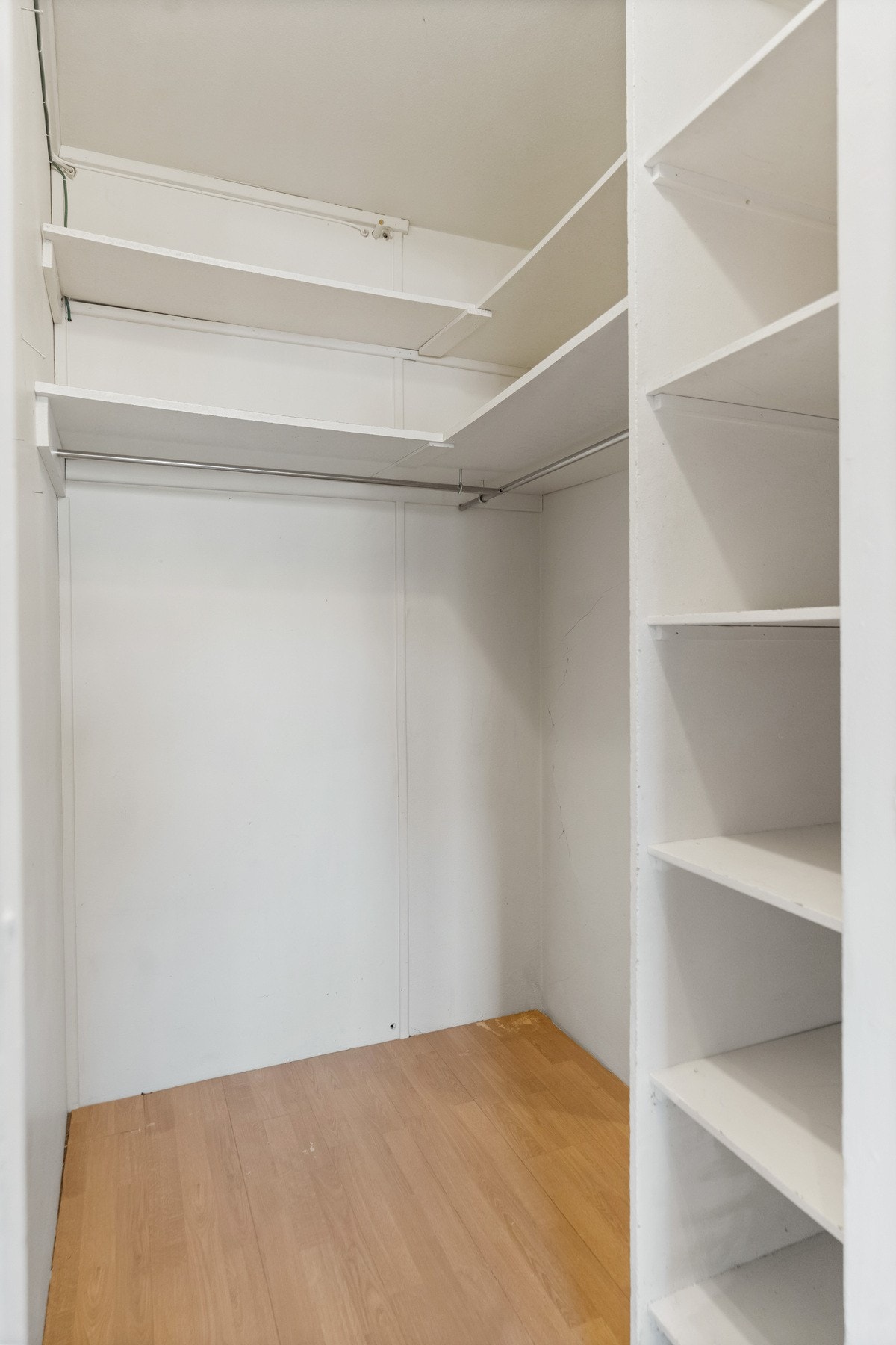Fra soveormmet har du tilgang til en bod for ekstra lagringsplass. Galleribilde