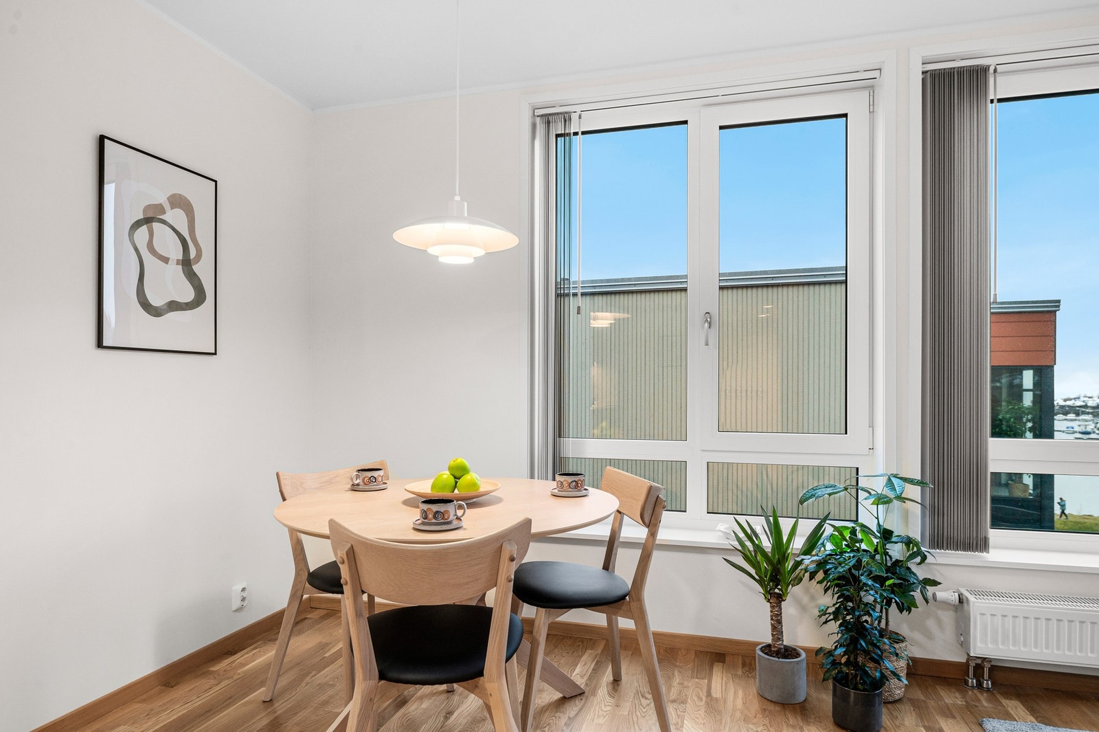 Du har radiator som varmekilde som gir en behagelig temperatur uansett årstid. Galleribilde