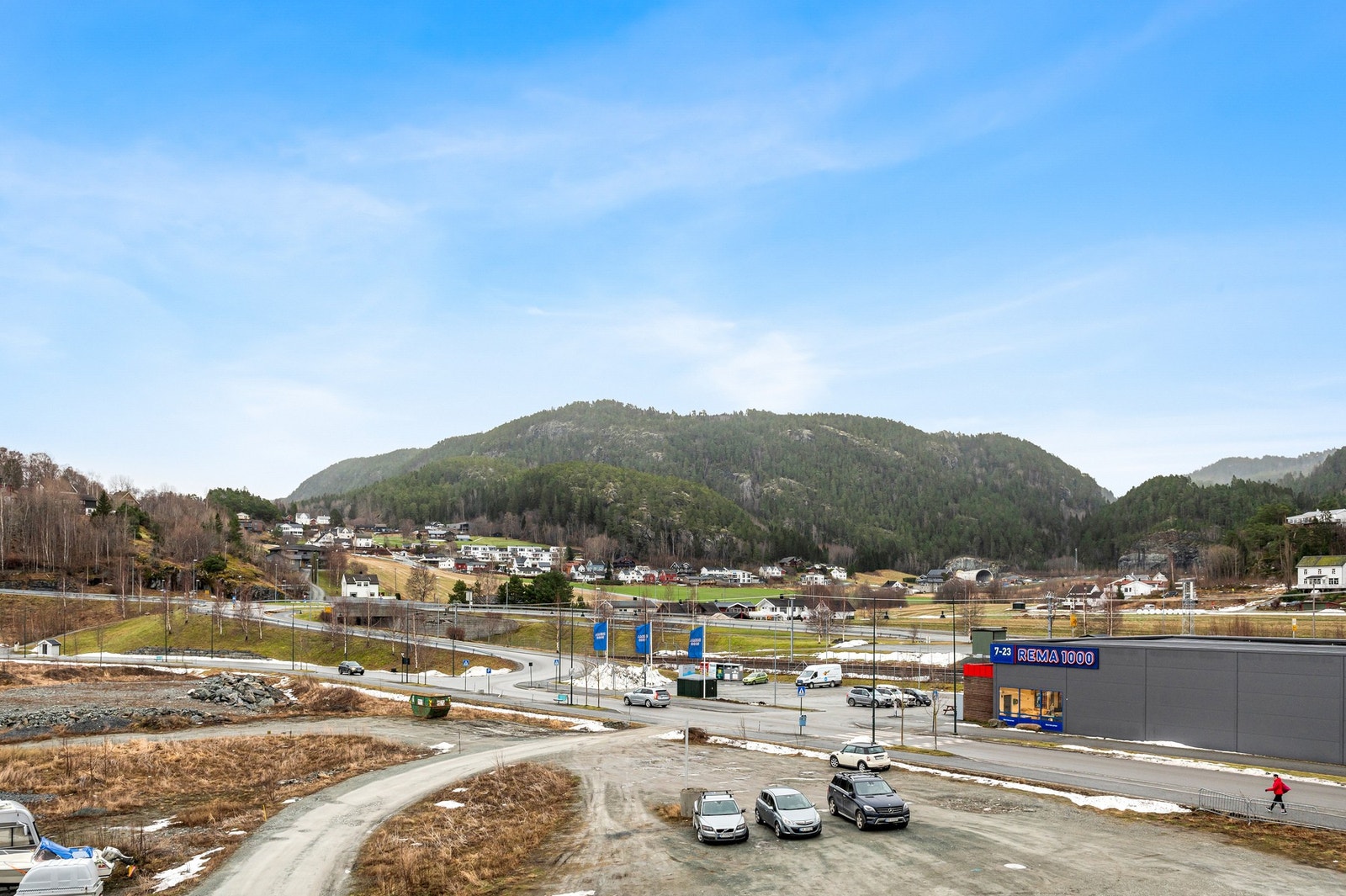 Du har umiddelbar nærhet til matbutikker og service fasiliteter. Galleribilde