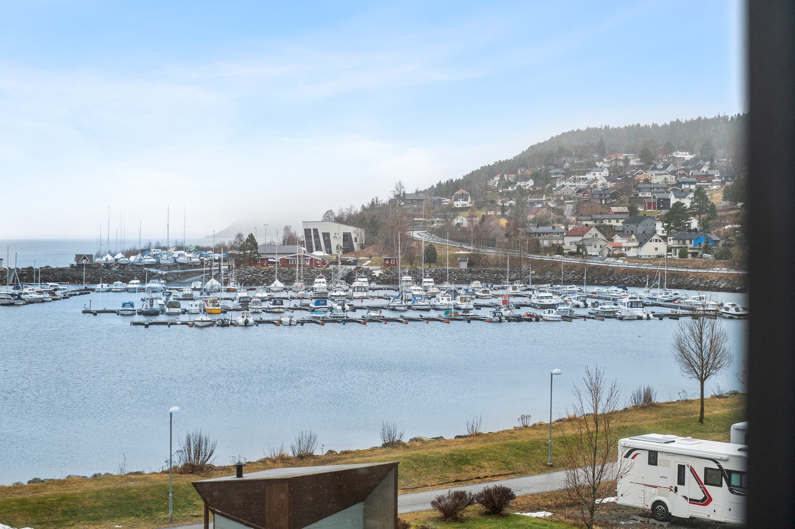 Fra leiligheten kan du se bortover mot Malvikstien som byr på flotte turmuligheter. Galleribilde