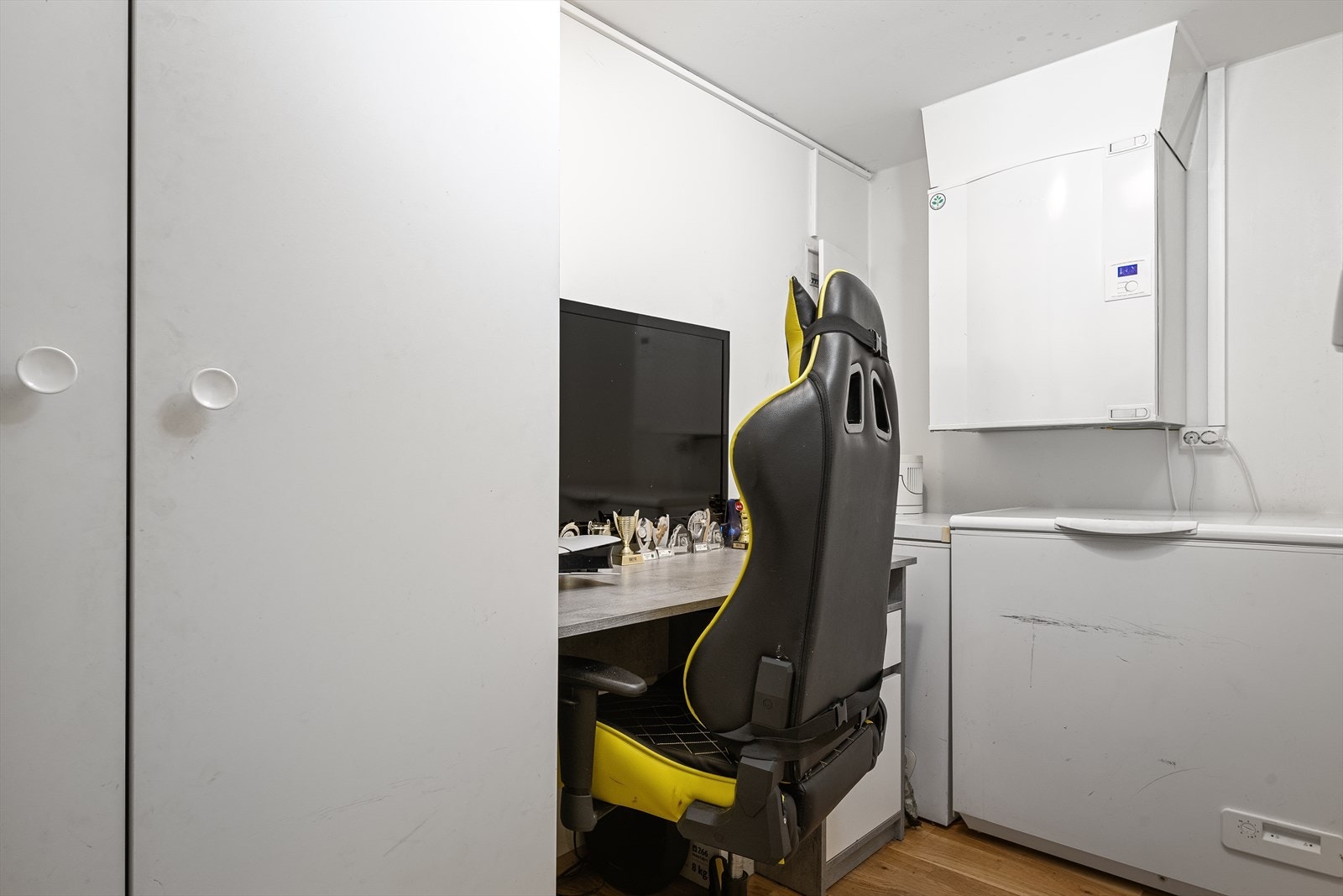 Det er godt med lagringsplass i leiligheten i innvendig bod, samt i ekstern bod i kjelleretasjen. Galleribilde