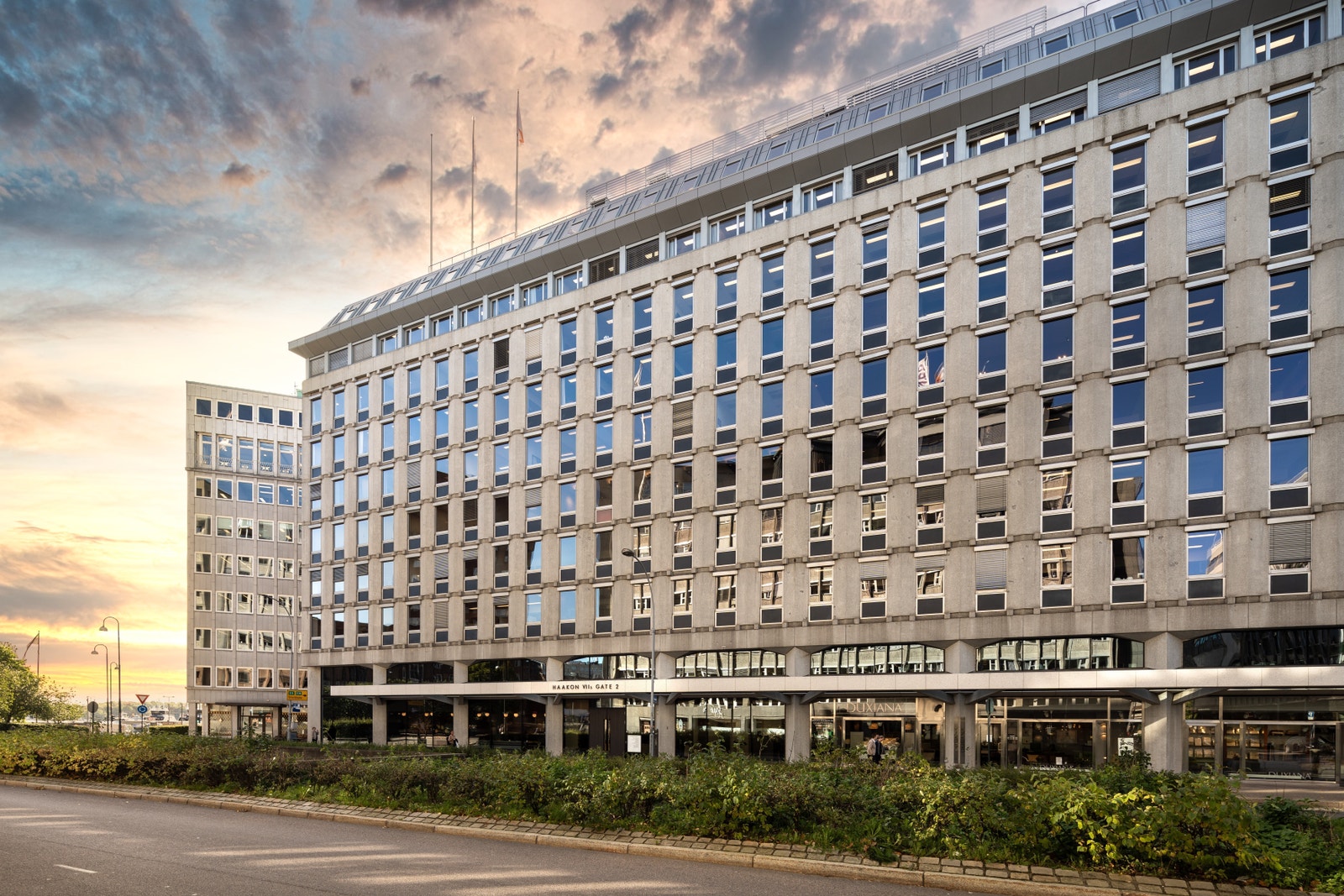 Haakon VIIs gate 2 ligger midt mellom Nationaltheatret og Aker Brygge Galleribilde