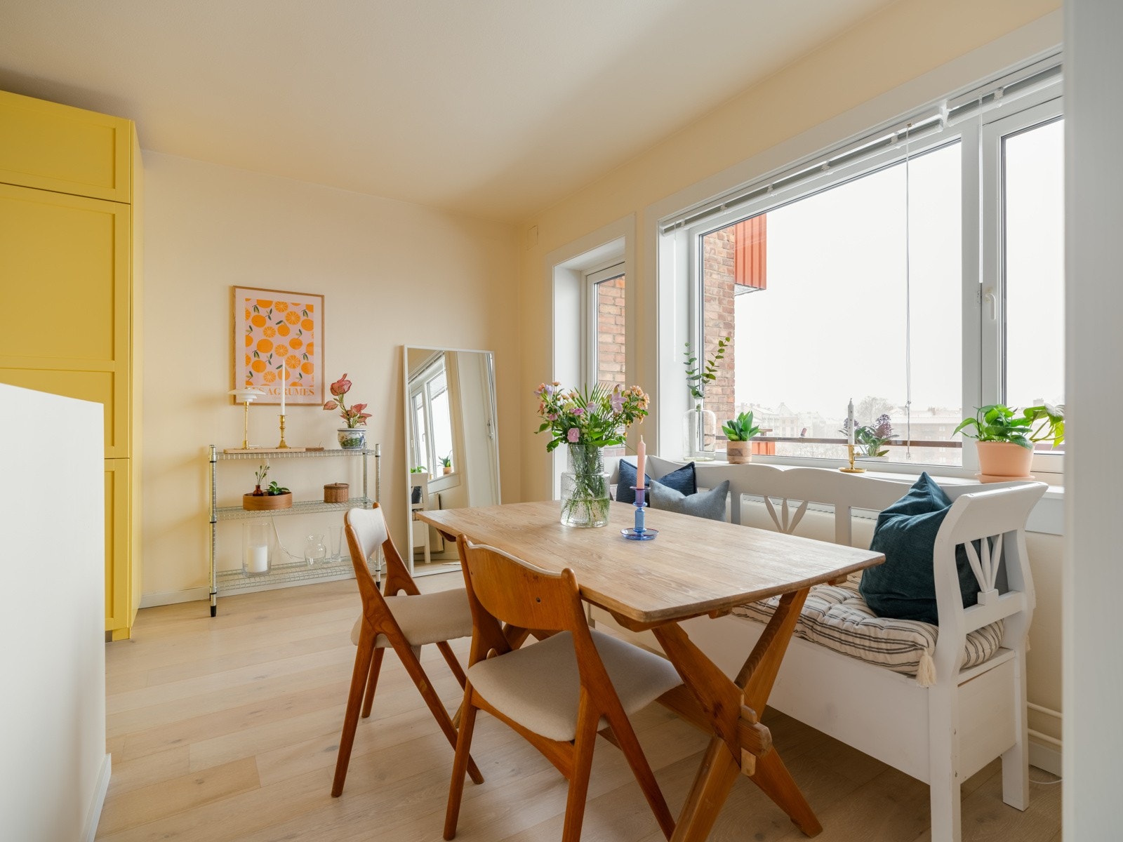 Det er selvsagt plass til et godt spisebord her. Galleribilde