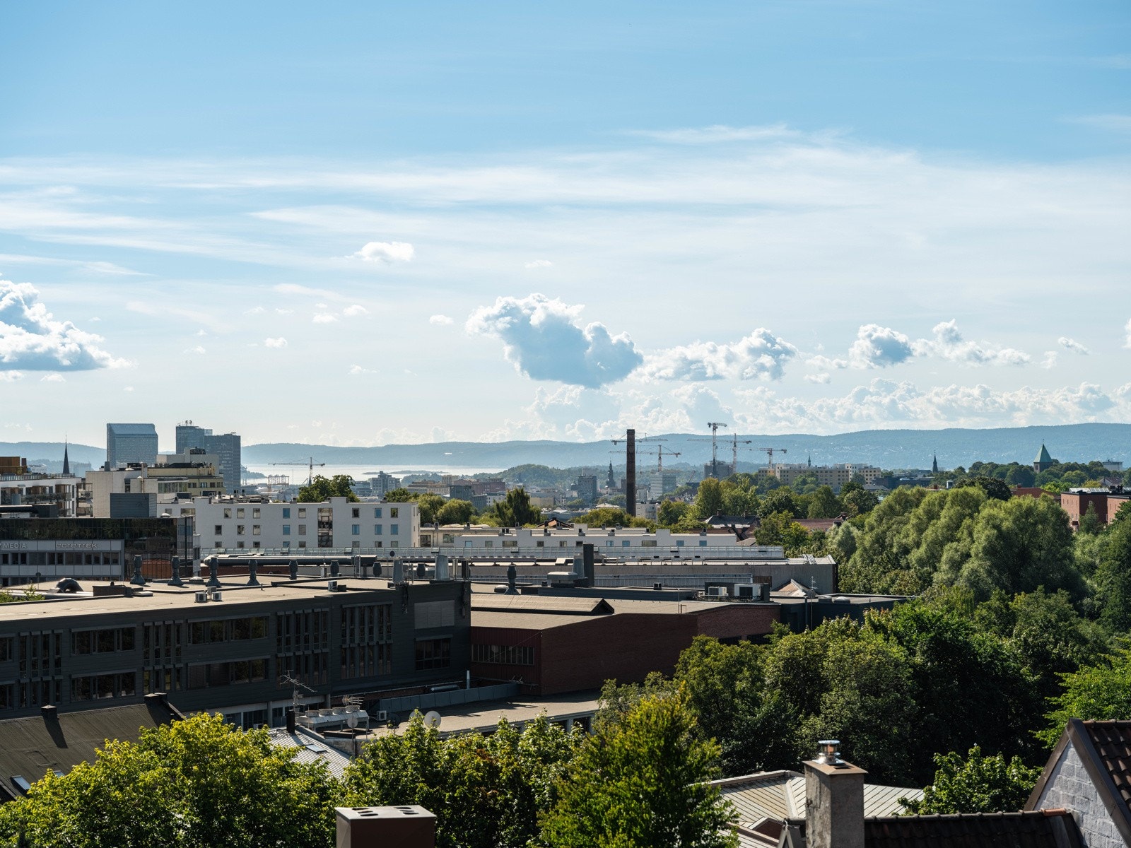 Ikke minst, denne utsikten er helt rå. De nærmeste byggene er fredet og utsikten er derfor sikret i lang tid. Galleribilde