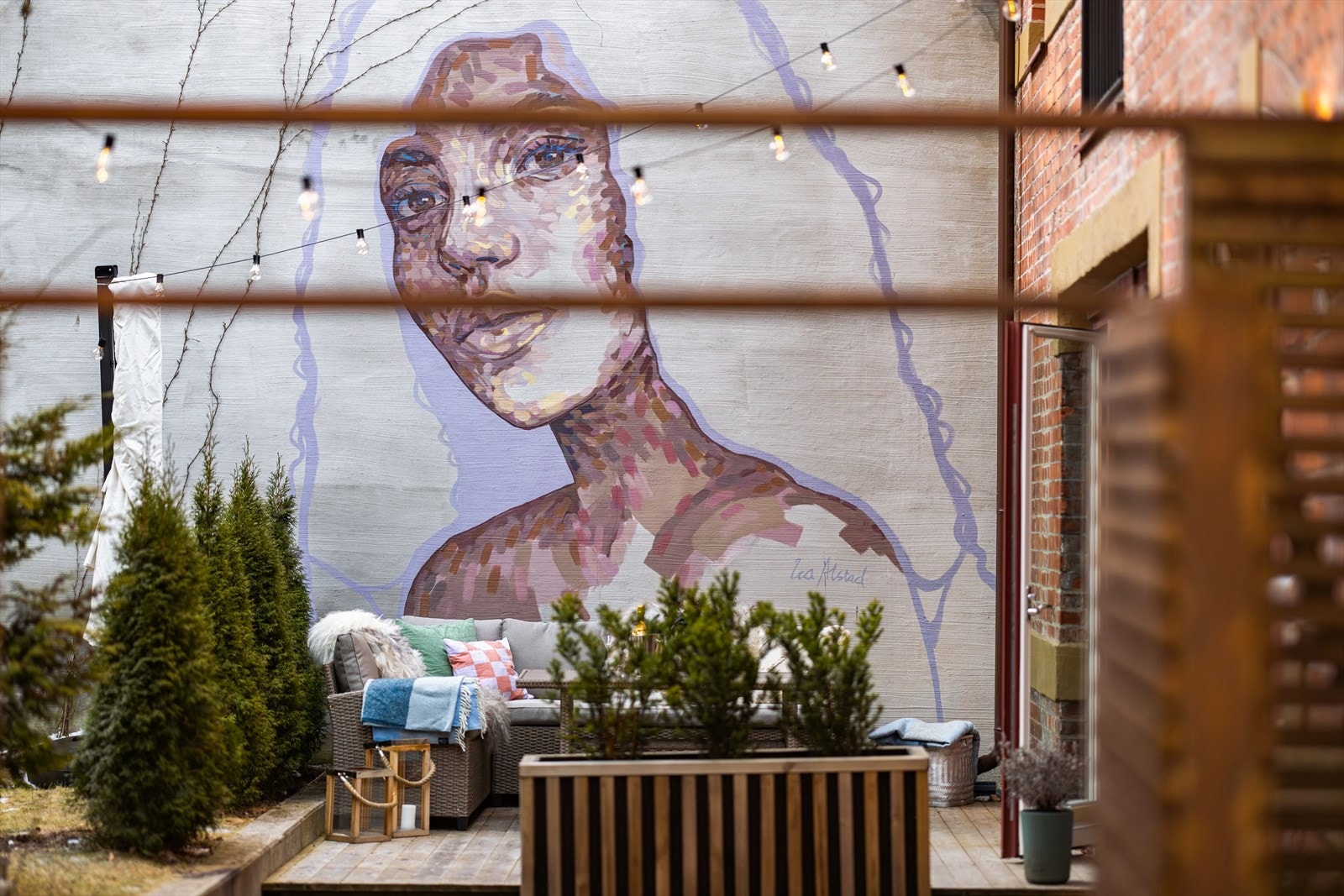 Herlig uteplass i opparbeidet gårdsrom Galleribilde