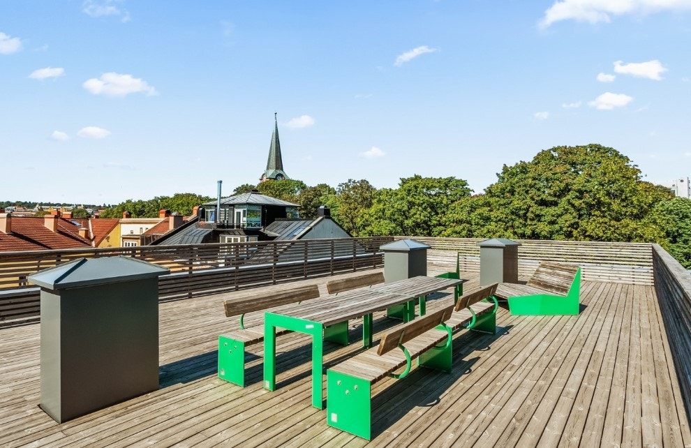 Felles takterrasse med fellesgrill. Gode solforhold og herlig utsikt. Galleribilde