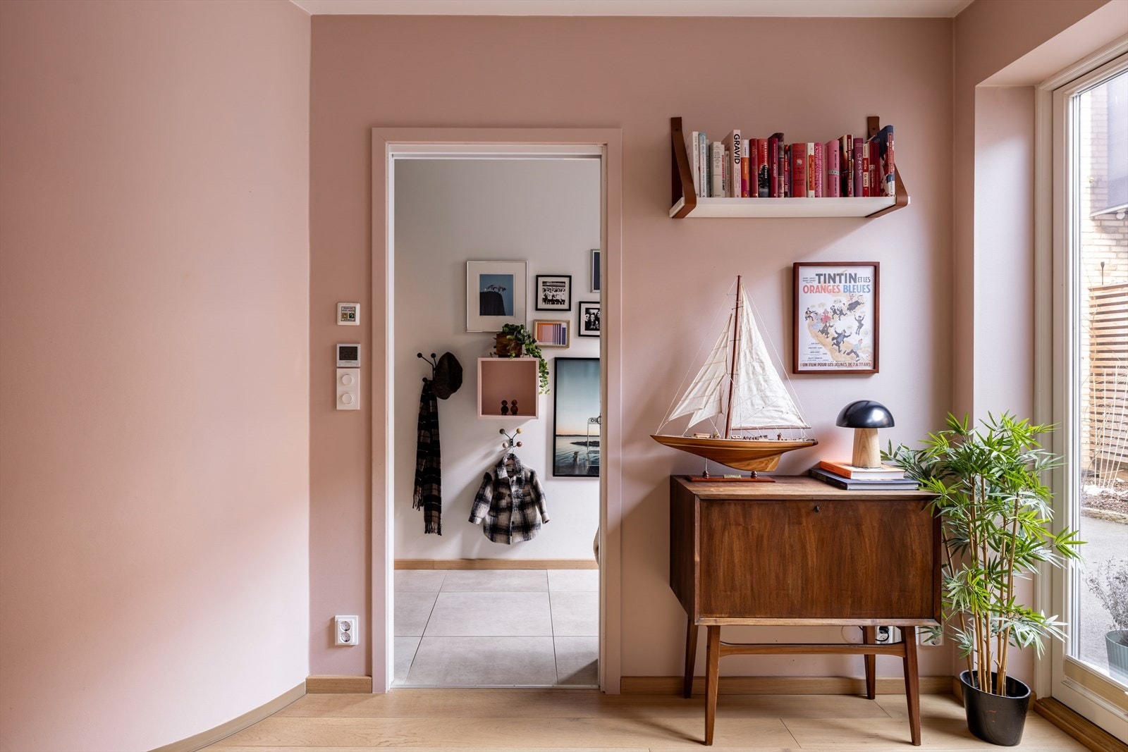 Det er vannbåren gulvvarme i boligens hovedetasje Galleribilde