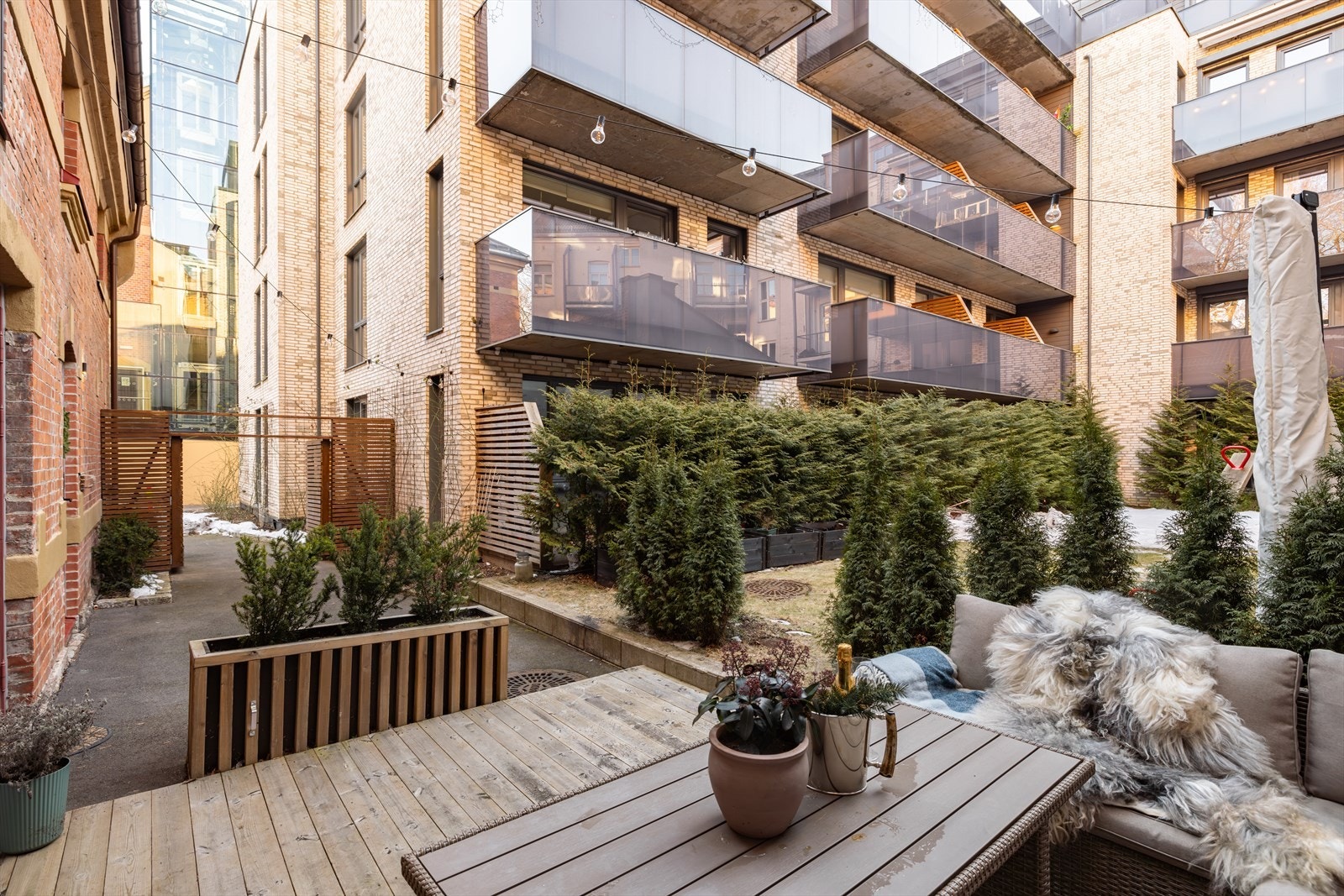 Boligen har tilgang til en felles takterrasse med gode solforhold Galleribilde