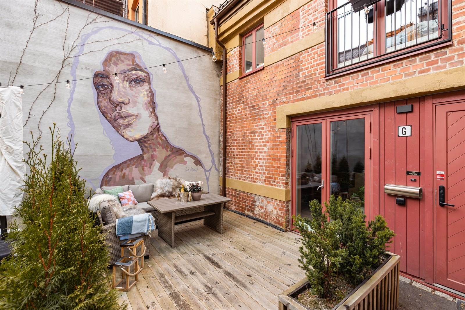 Egen uteplass med god plass til sittegruppe Galleribilde