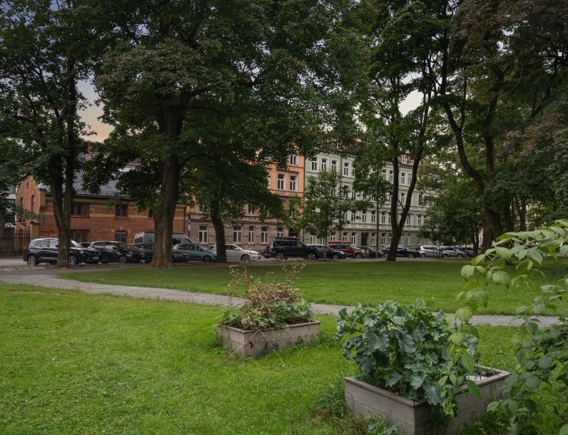 Bo supersentralt på Løkka med parken rett utenfor stuevinduet. Galleribilde