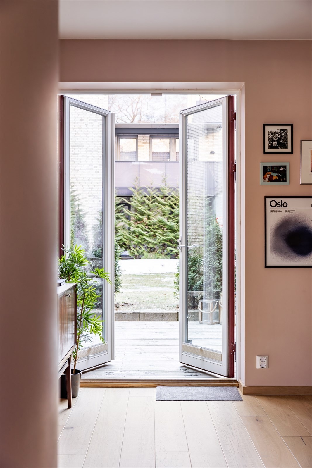 Stor terrasse på 13 kvm! Her er det god plass til ønsket møblement Galleribilde