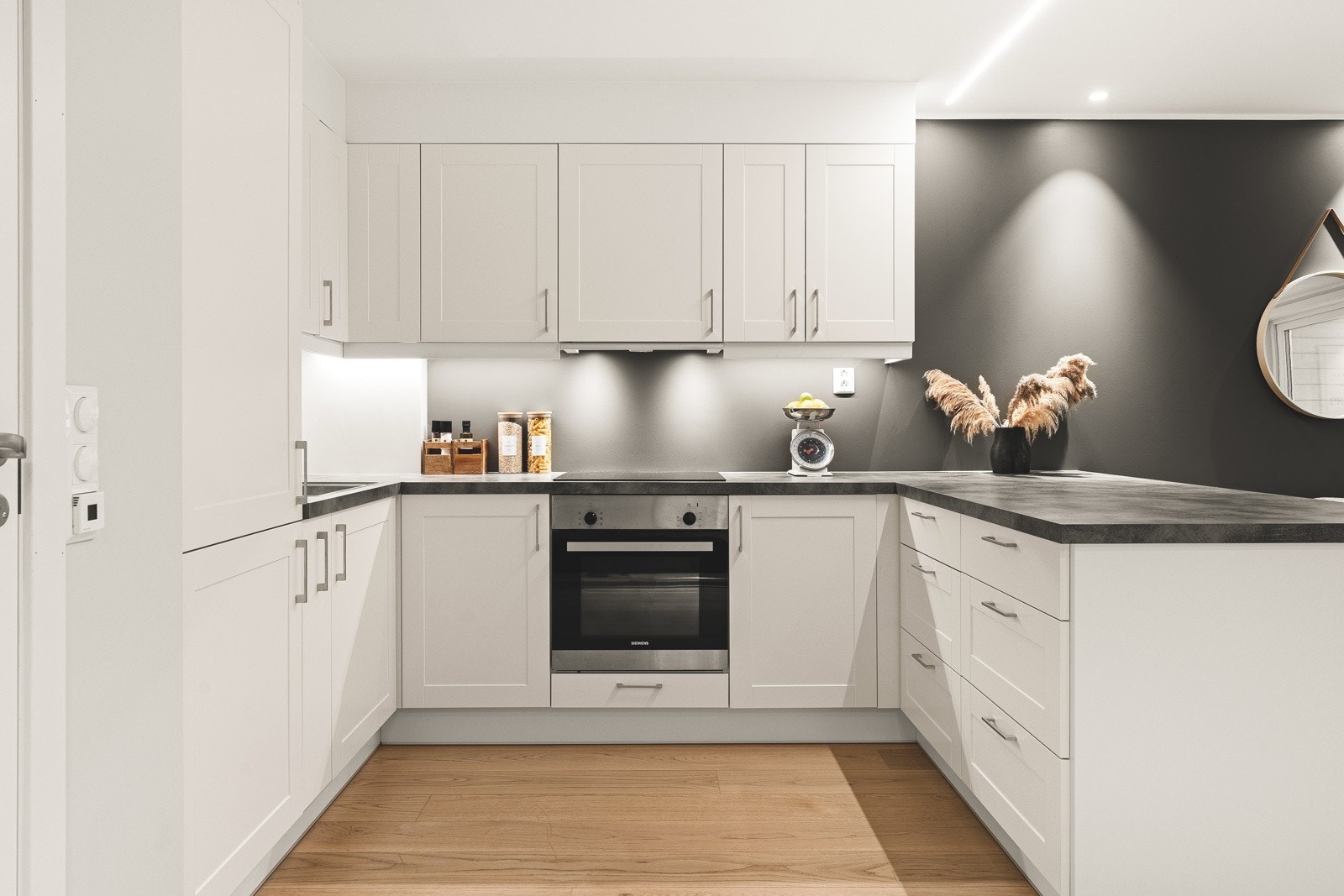 Et godt kjøkken - alle hvitevarer medfølger! Galleribilde