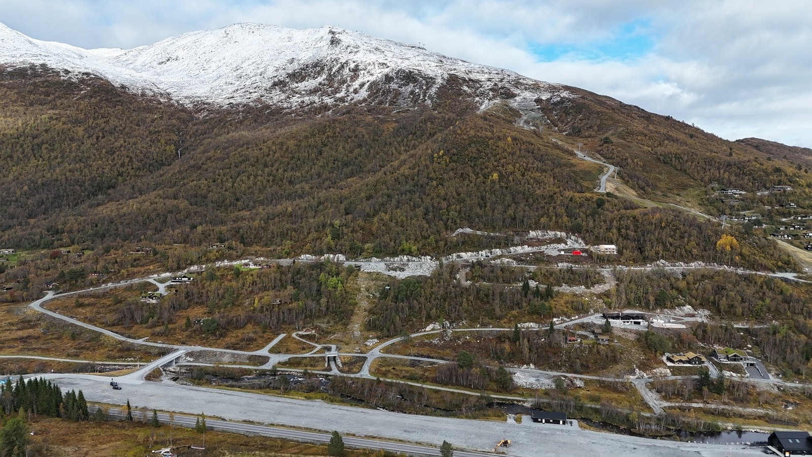 Her har du fortsatt muligheten til å sikre deg din drømmetomt, i hjertet av Sunnmørsalpane. Galleribilde