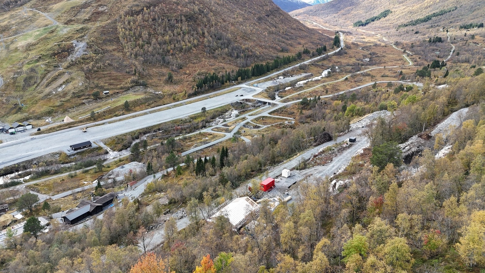 Etter en lang dag i skibakken kan Stova 1957 friste med gode middagsretter, her finner man noe for både store og små. I tillegg til Stova tilbyr både Fjord Panorama og Furset Cafe gode forfriskninger gjennom hele dagen. Galleribilde