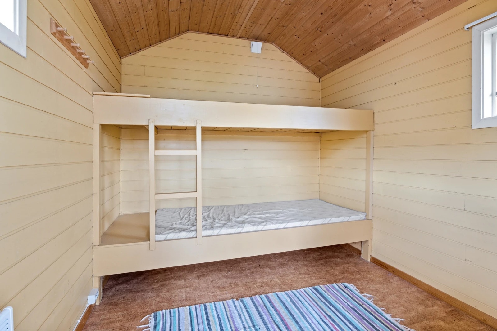 2 stk senger i annekset Galleribilde