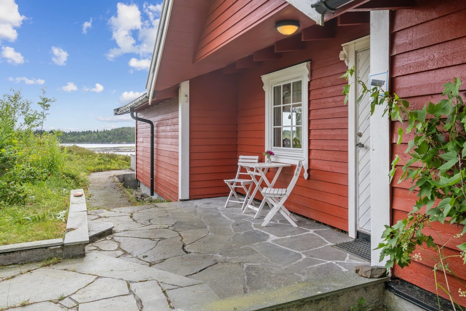 Inngangsparti som er steinlagt Galleribilde