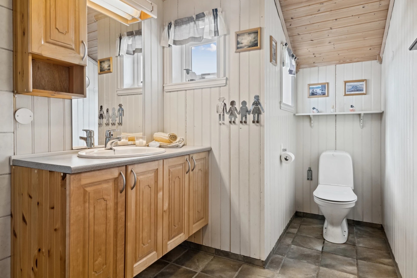 Bad med toalett Galleribilde