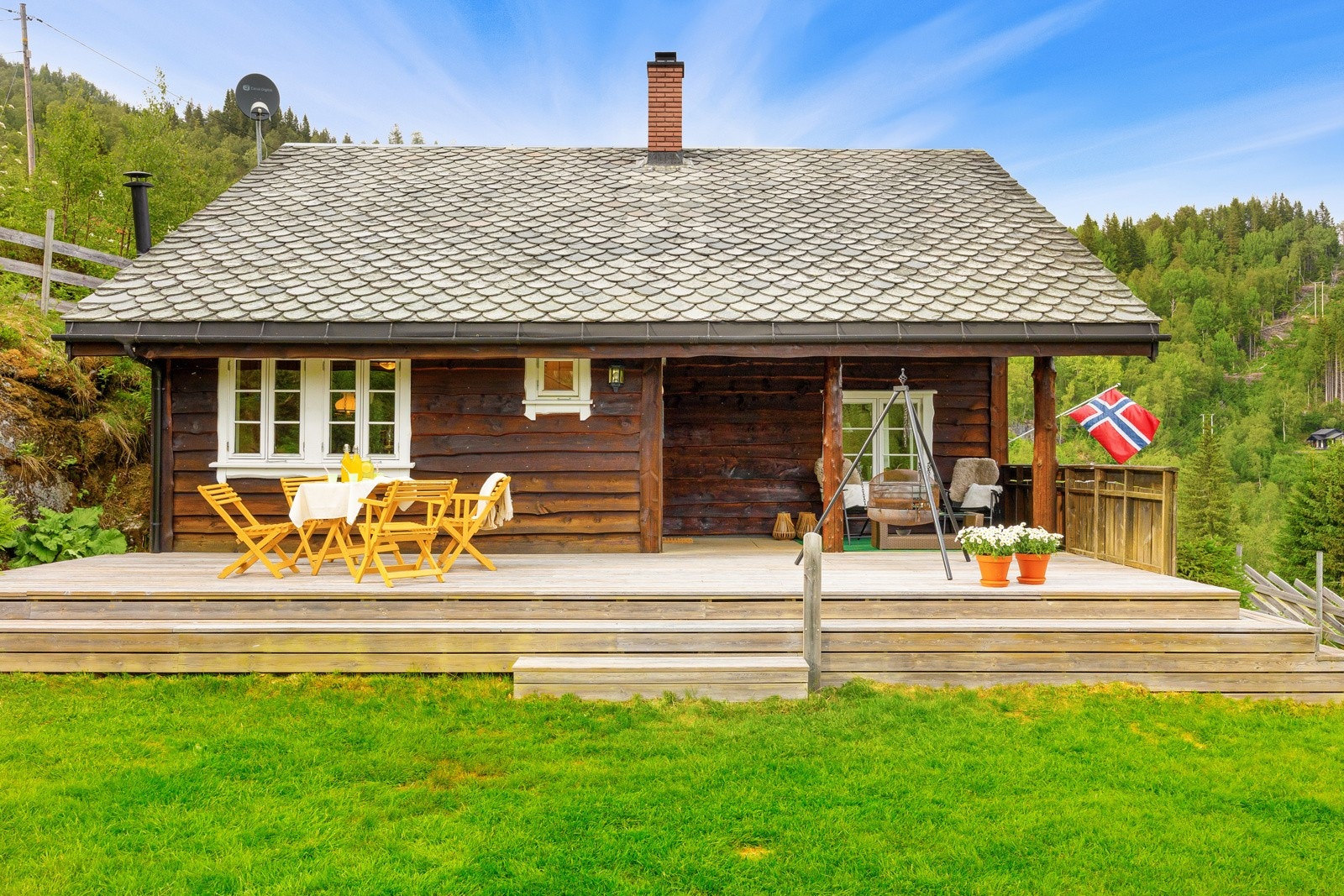 En fantastisk fritidsbolig i flotte omgivelser tett på naturen i Raundalen. Galleribilde