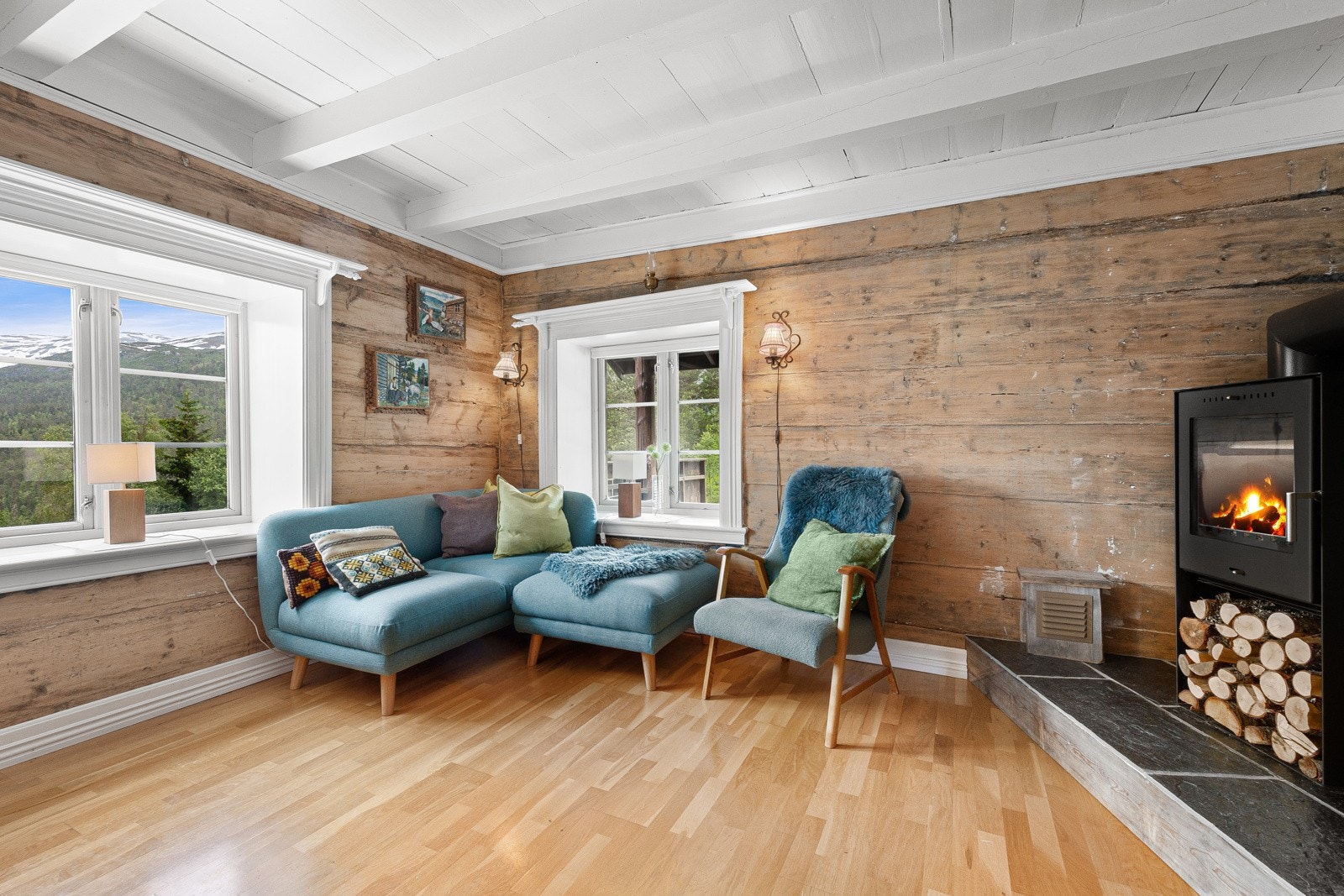 Tømmerstuen er tatt godt vare på og den skaper en helt spesiell atmosfære. Galleribilde