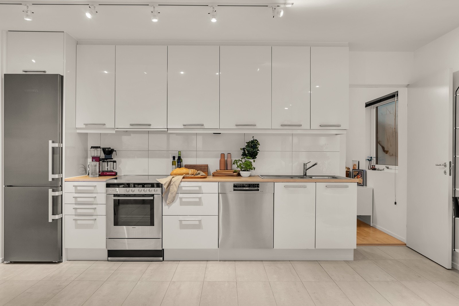 Inngang til soverom 1 er både via stua og fra gang i bakkant Galleribilde