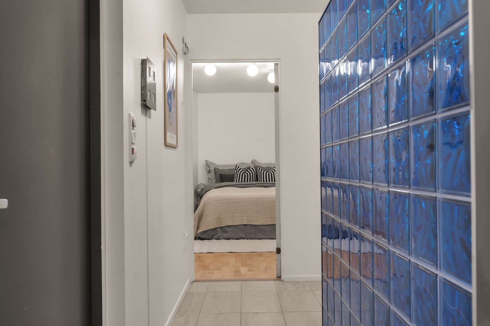 Soverom 3 ligger også tilbaketrukket, men i motsatt ende av leiligheten Galleribilde