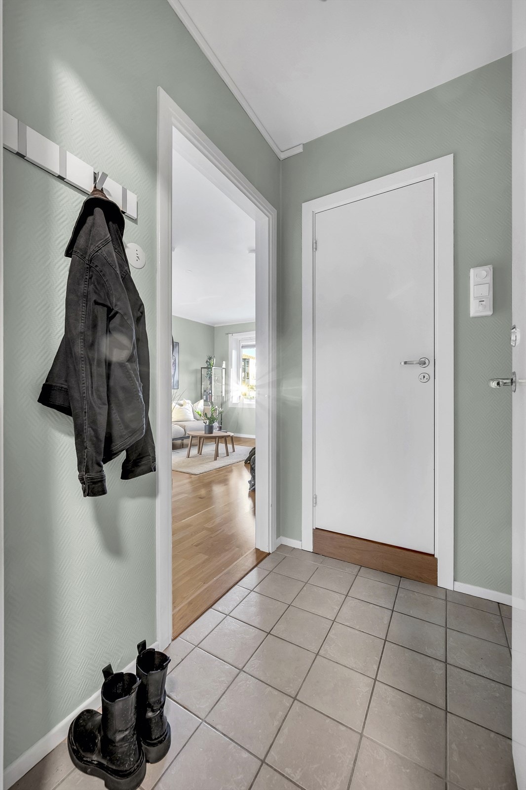 Entrè med plass til oppbevaring av sko og yttertøy. Galleribilde