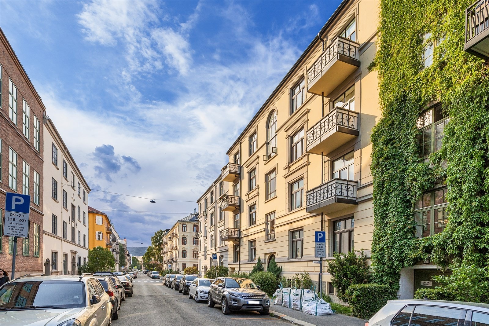 Denne leiligheten ligger i et av Oslos mest ettertraktede og veletablerte områder, omgitt av klassiske bygårder og med kort vei til alt du trenger Galleribilde