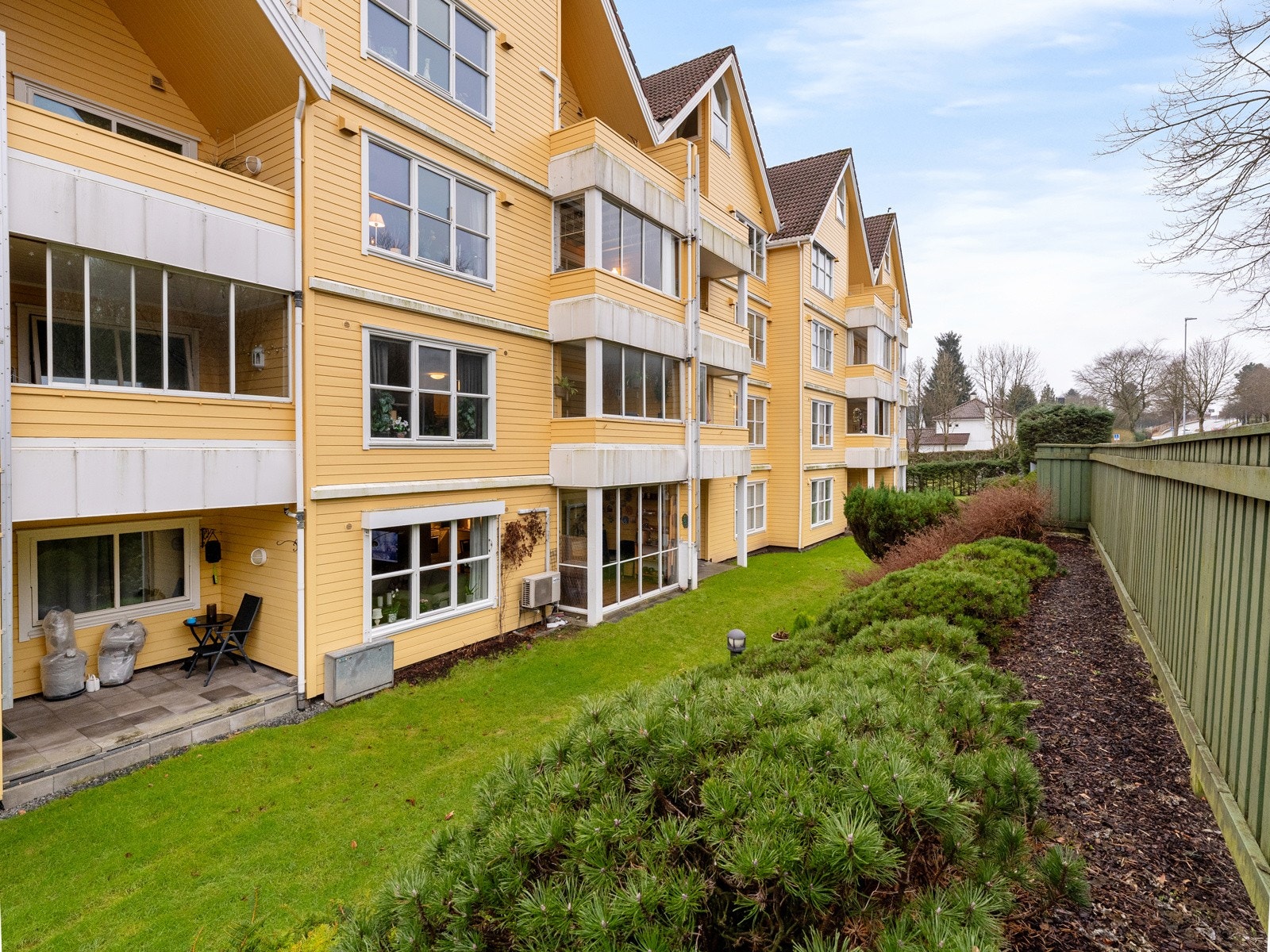 Velstelt hage og fine fellesarealer. Galleribilde