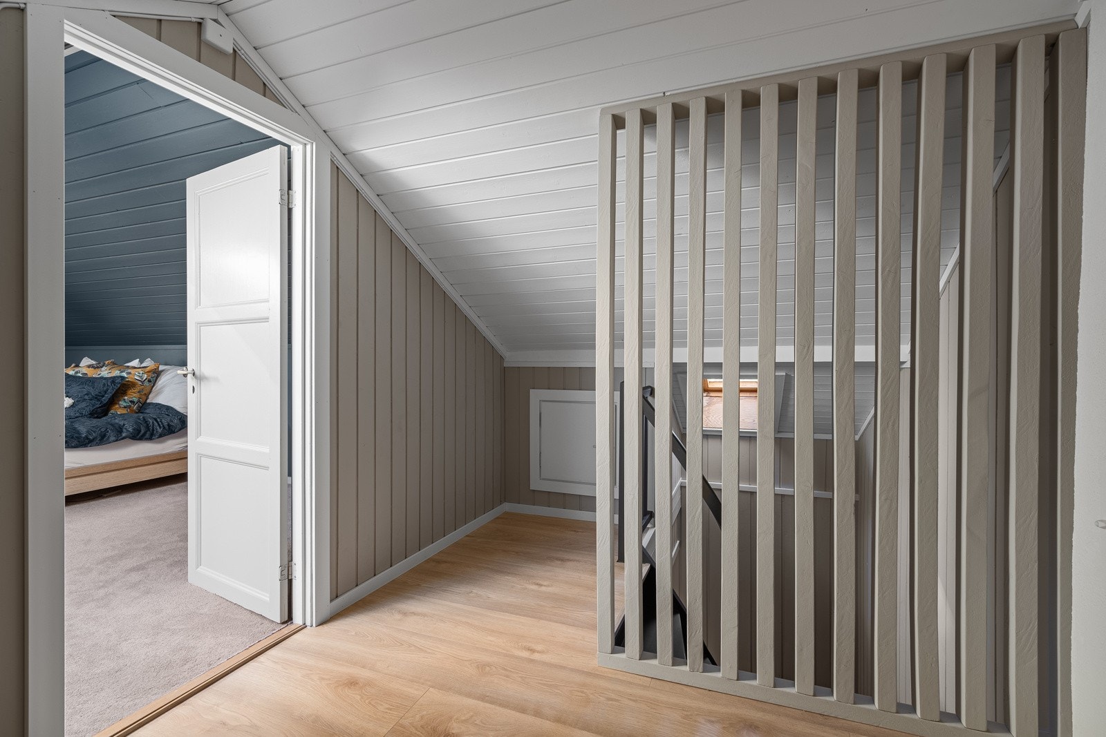 Loft med god lagringsplass i knevegger Galleribilde