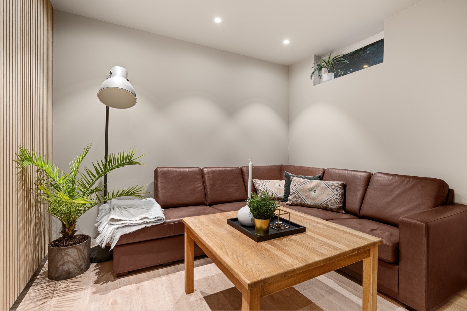 Hobbyrom innredet som TV-stue, malt i delikate farger Galleribilde