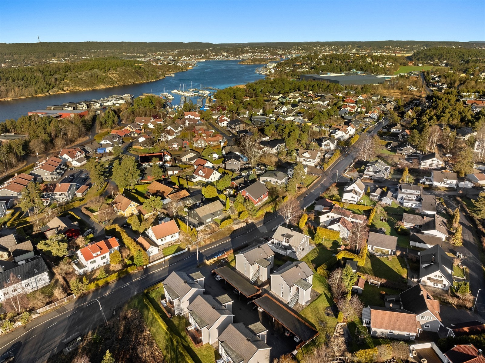 For en liten småbarnsfamilie er det spesielt praktisk at nærmeste barnehage finnes i nabolaget. Skoler er innenfor gangavstand. Galleribilde