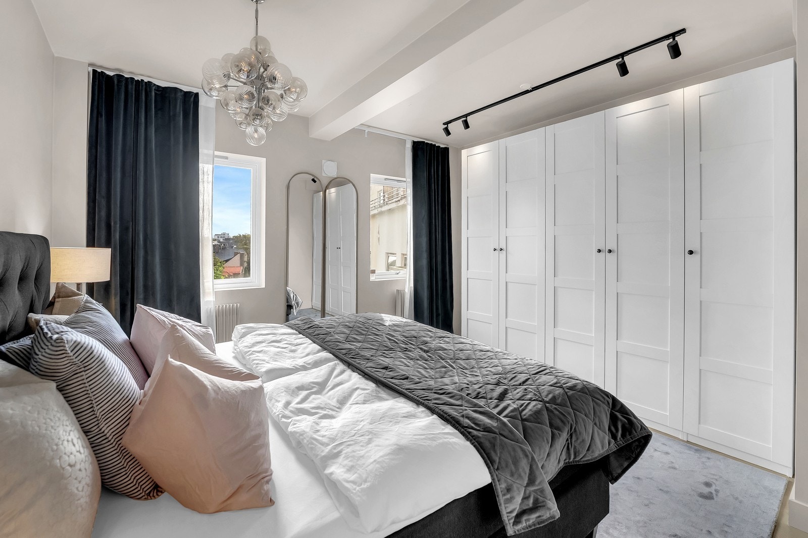 Her er det stor garderobe. Galleribilde