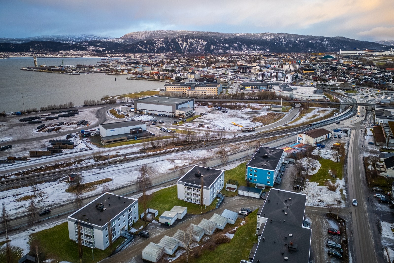Her bor du med kort avstand til dagligvarehandelen samt alt av hva Mo i Rana sentrum har å by på Galleribilde