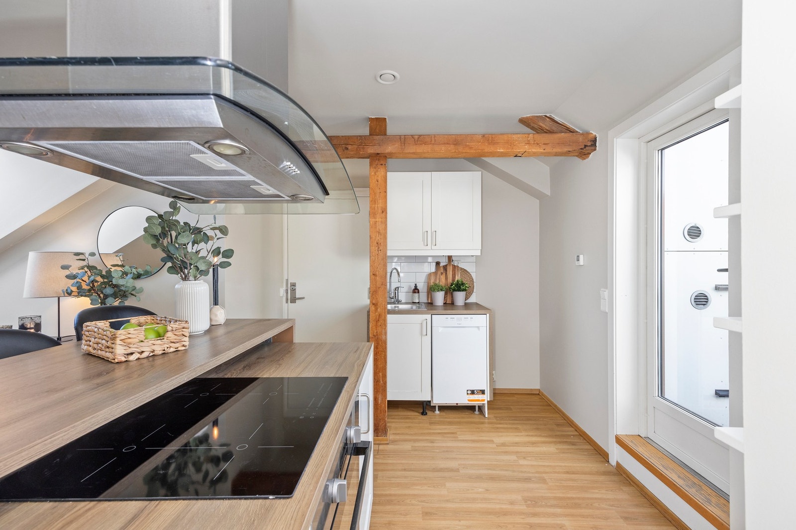 Fra kjøkkenet er det utgang til takterrasse nr 2 på ca. 5 m2. Galleribilde