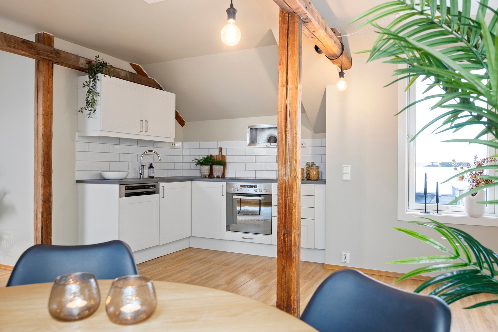 Loftsleiligheten ble etablert i sin helhet ca. 2011 og er svært innholdsrik. Galleribilde