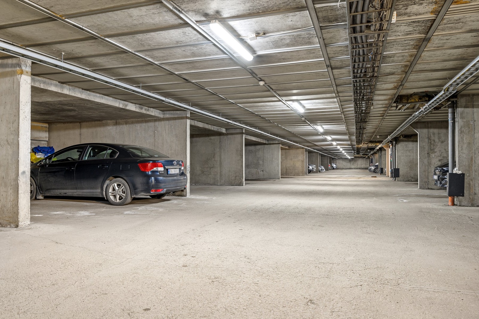 Nåværende eier leier garasjeplass i felles anlegg og ny eier kan overta leieavtalen på samme betingelser. Galleribilde