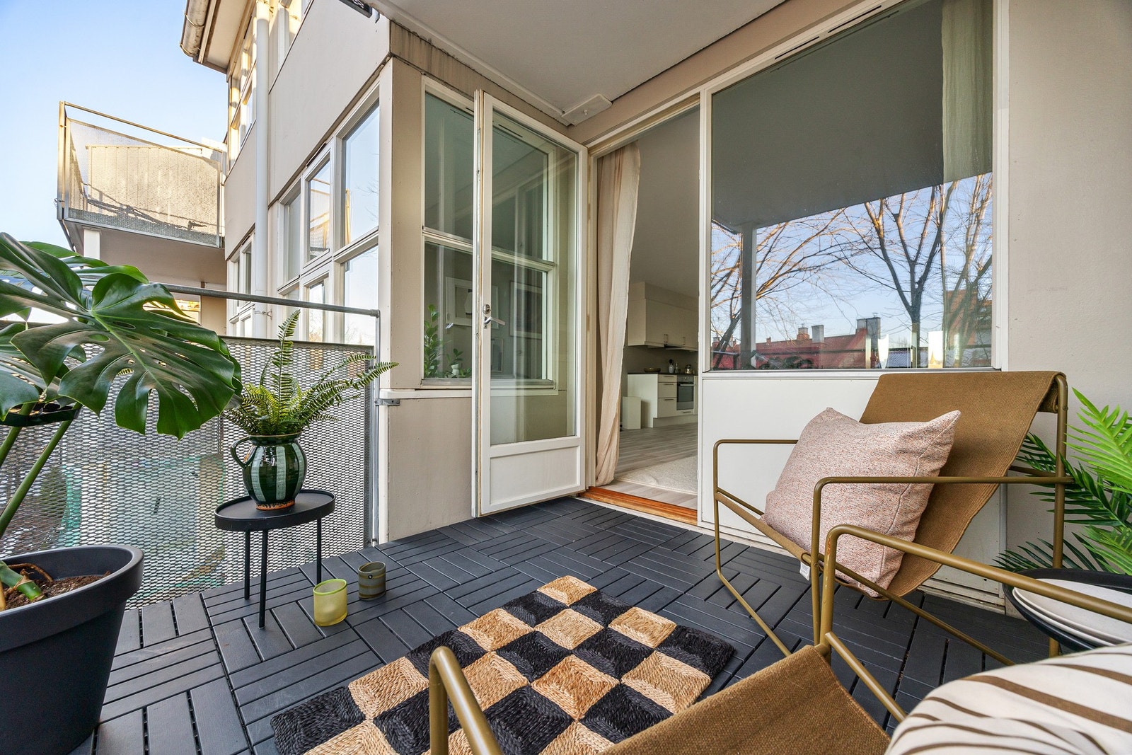 Lave månedlige felleskostnader på kun kr. 3541,-. Inkludert er: fibernett, avdrag og renter på felles lån, renhold- og vaktmestertjenester, felles drift og forretningsførsel. Galleribilde