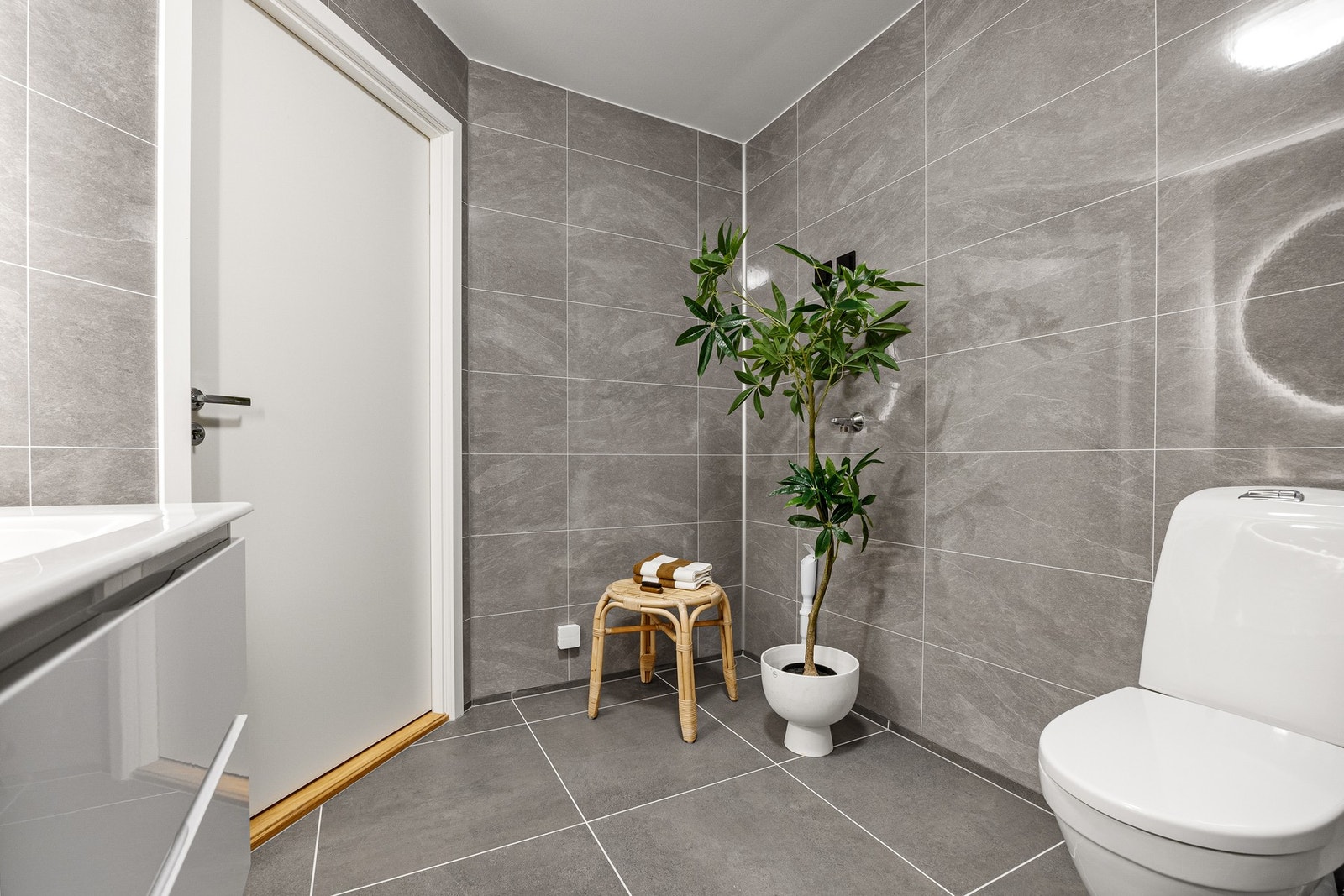 Badet har også rom for og opplegg til vaskemaskin. Galleribilde