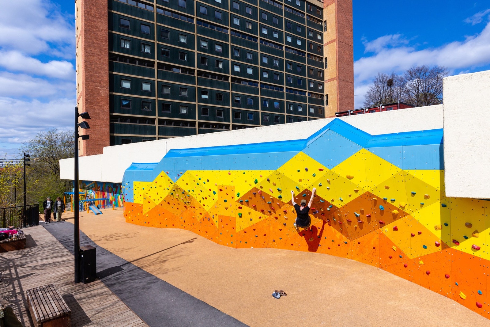 Nærområdet: Enerhaugen buldrepark er en ypperlig besøksplass for å få utfordret seg - store som små. Galleribilde