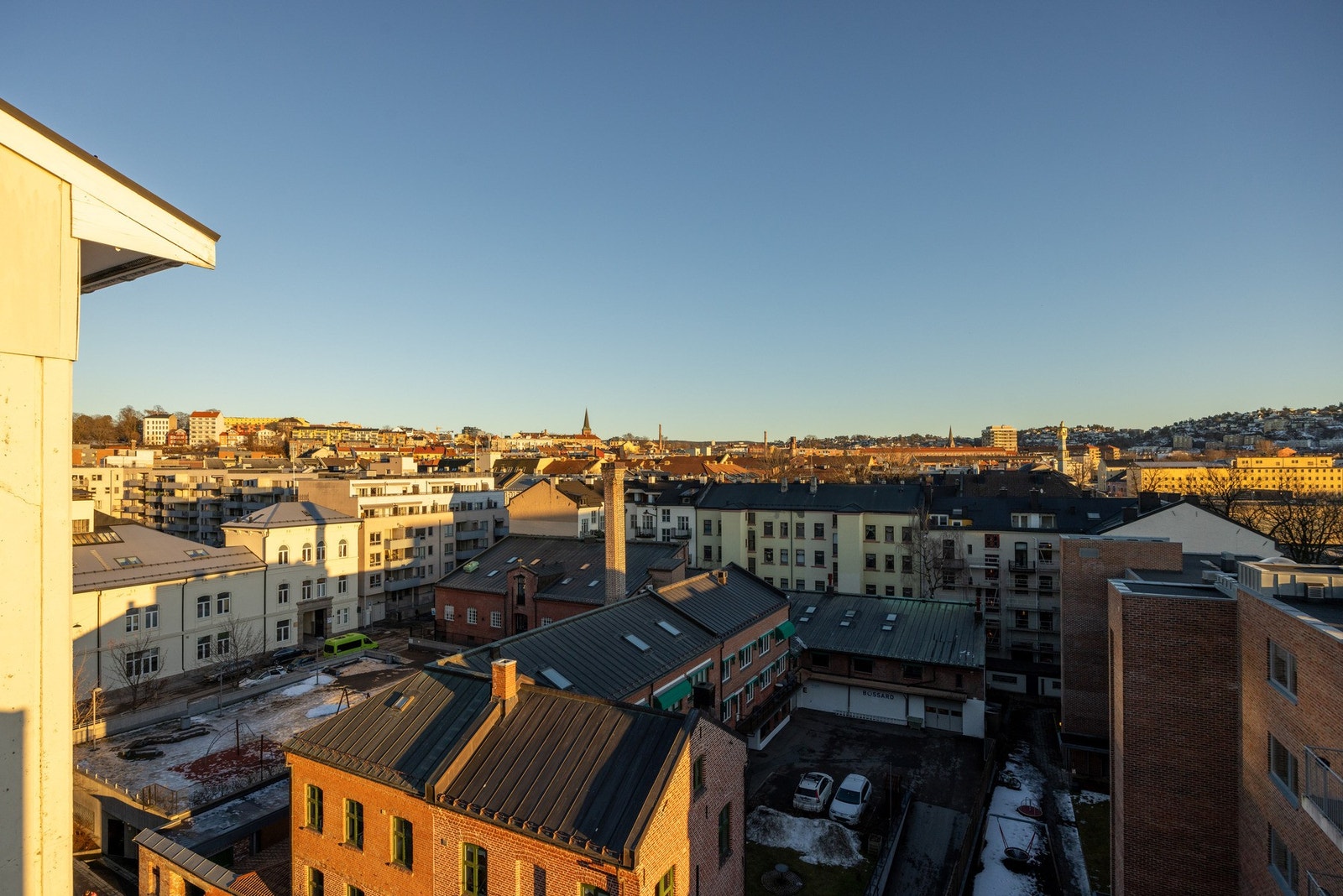 Sameiet tilbyr gode fasiliteter som treningsrom, stor felles takterrasse samt sykkel- og barnevognparkering. Galleribilde